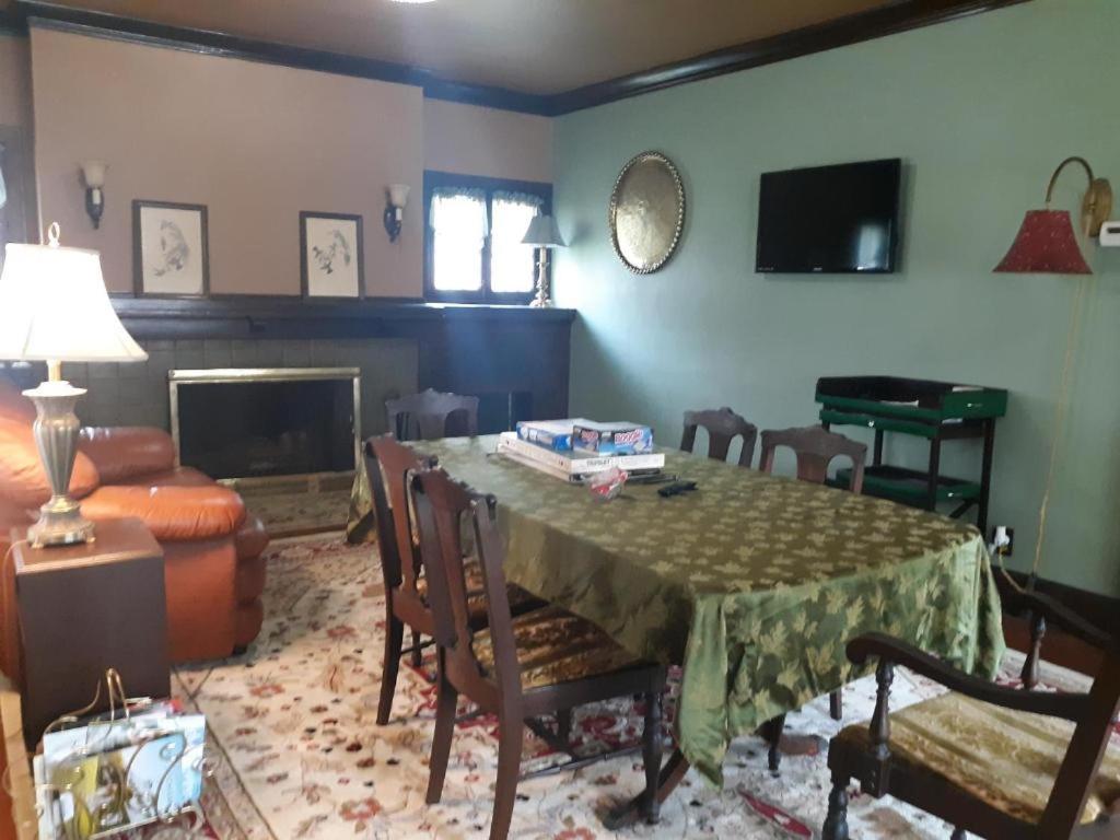 تير هوت Harriott House, The Gallery Forest Room المظهر الخارجي الصورة